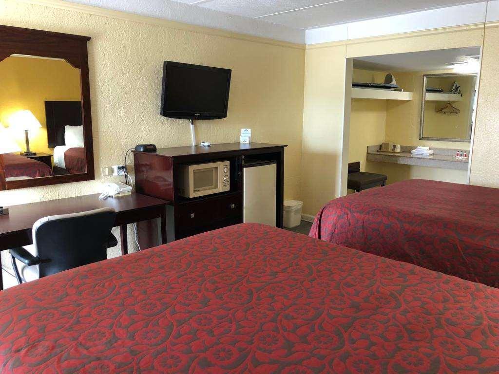 Days Inn By Wyndham غينسفيل الغرفة الصورة