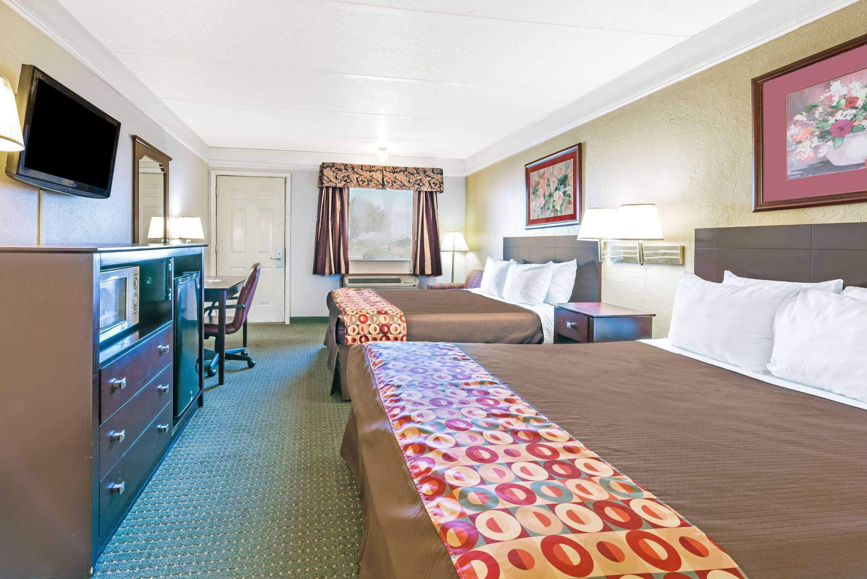 Days Inn By Wyndham غينسفيل المظهر الخارجي الصورة