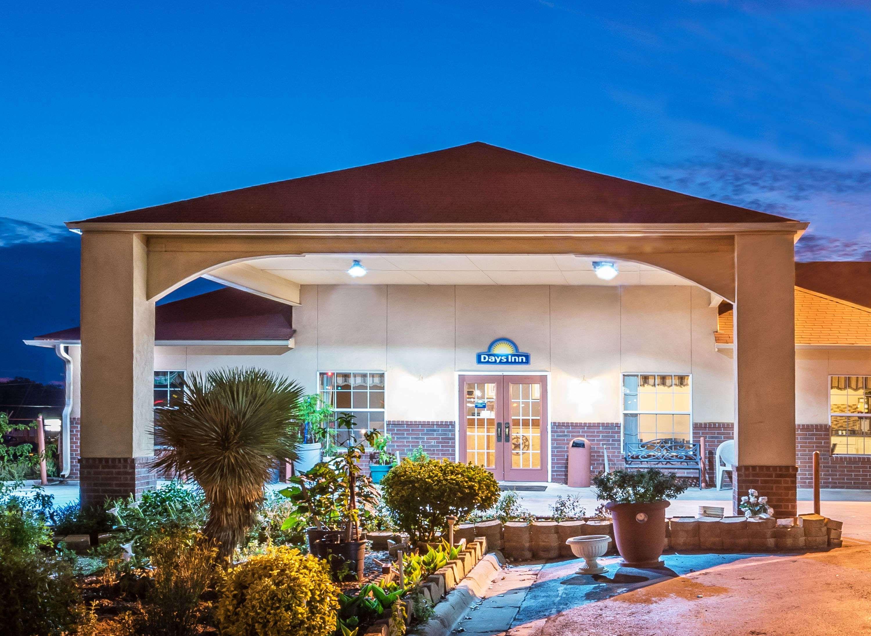 Days Inn By Wyndham غينسفيل المظهر الخارجي الصورة