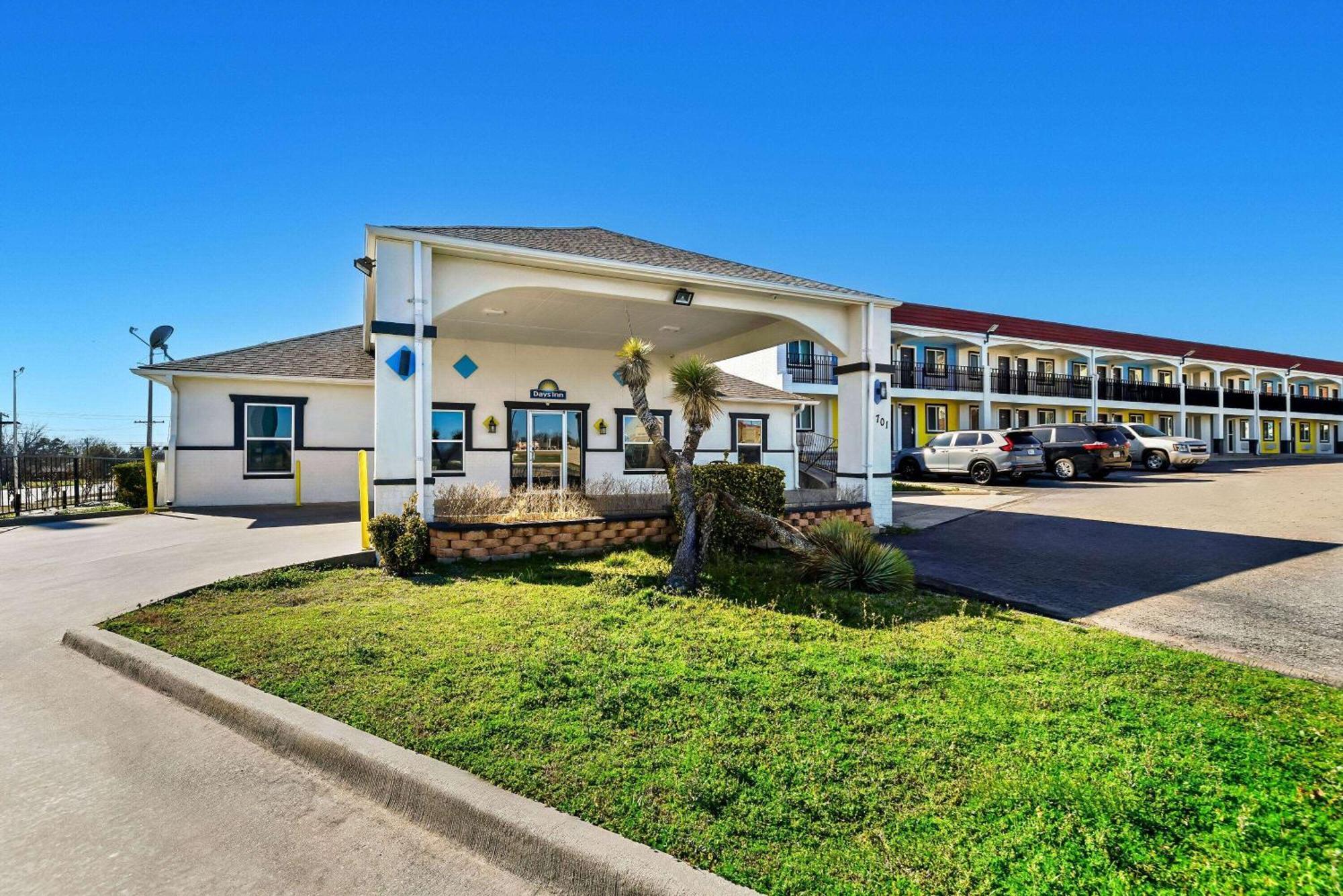 Days Inn By Wyndham غينسفيل المظهر الخارجي الصورة