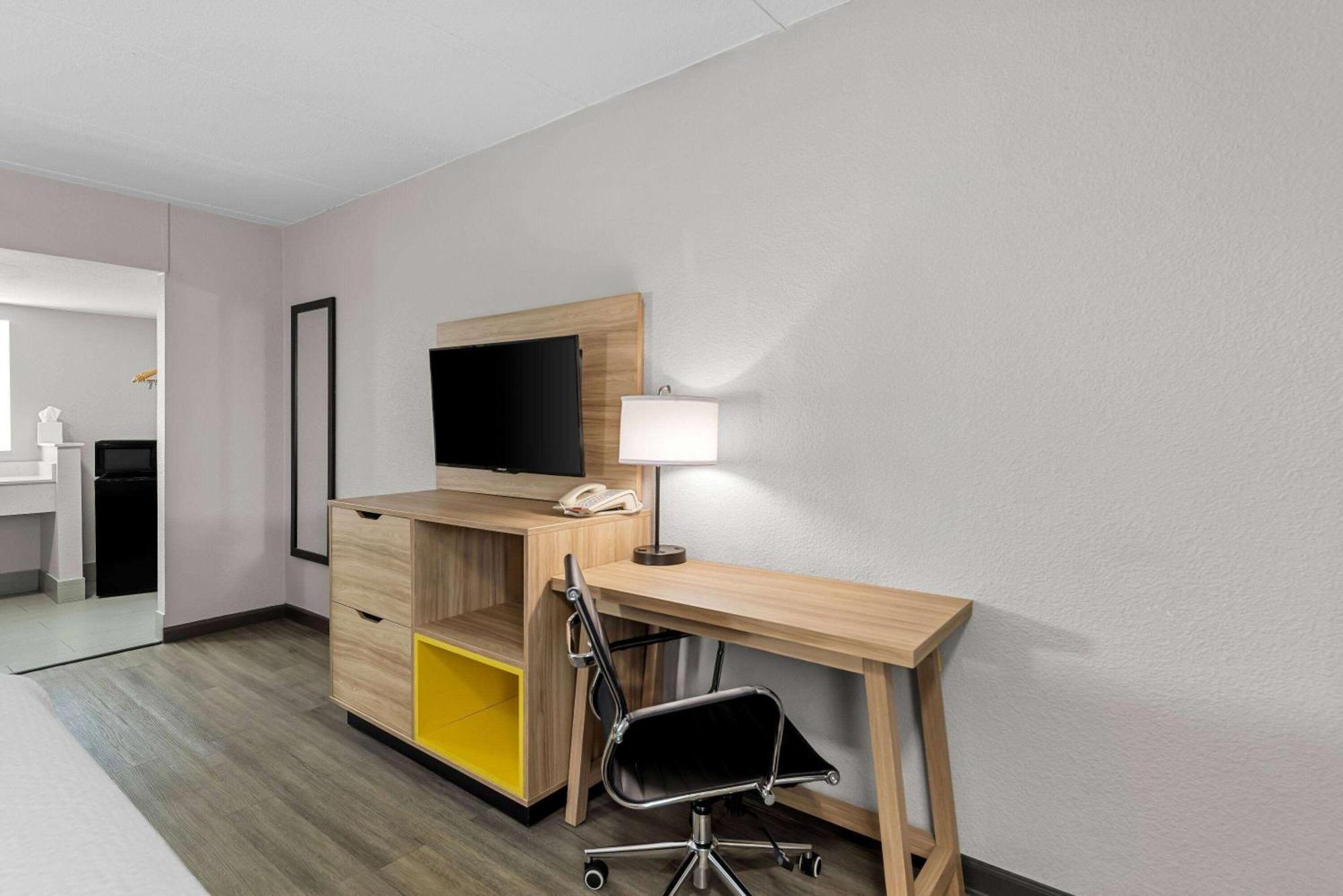 Days Inn By Wyndham غينسفيل المظهر الخارجي الصورة