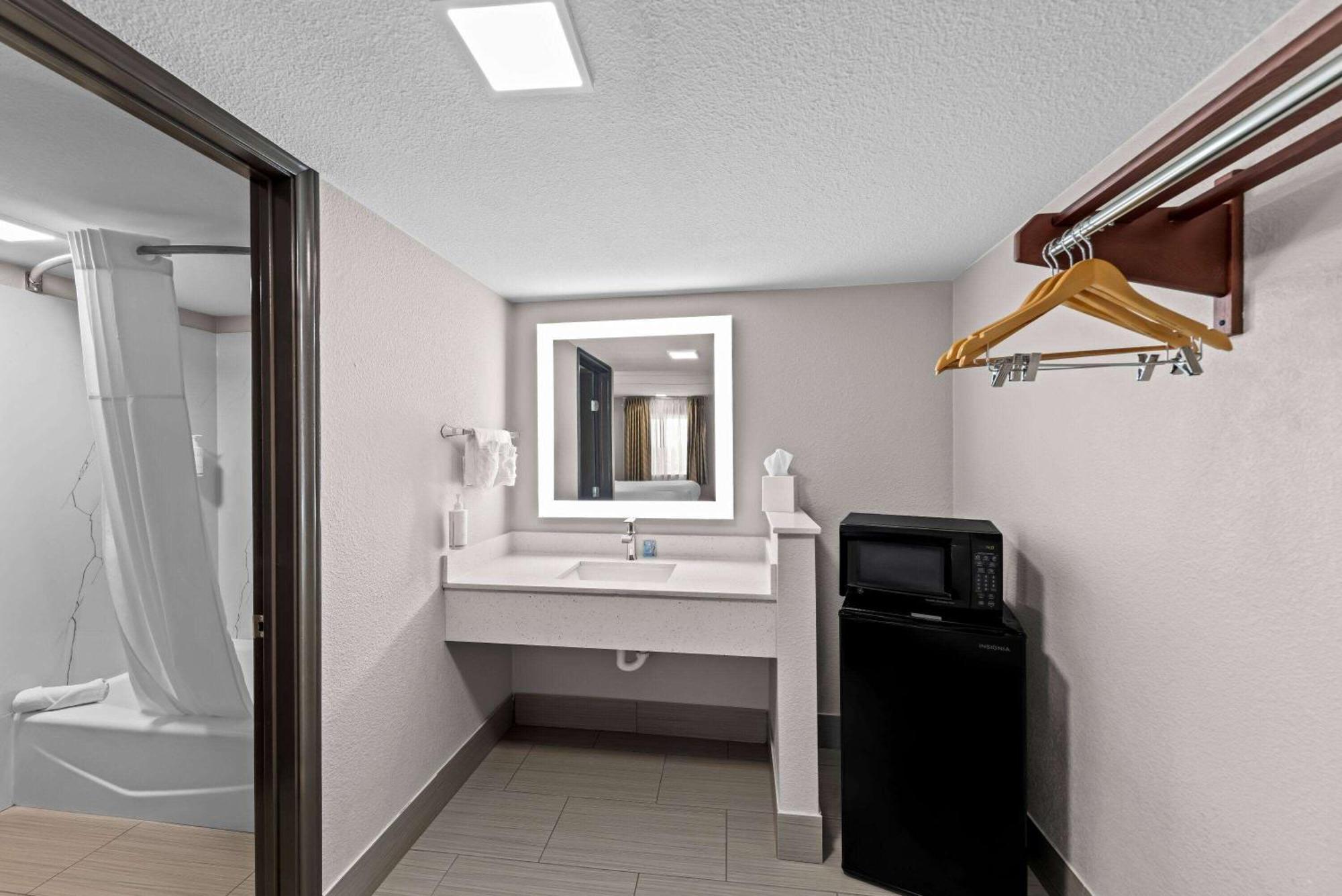 Days Inn By Wyndham غينسفيل المظهر الخارجي الصورة